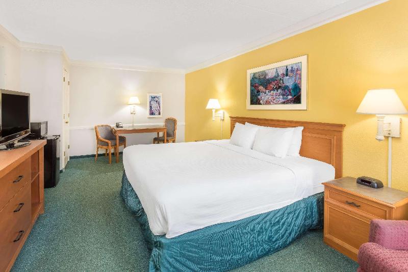 Hotel Days Inn & Suites by Wyndham Huntsville