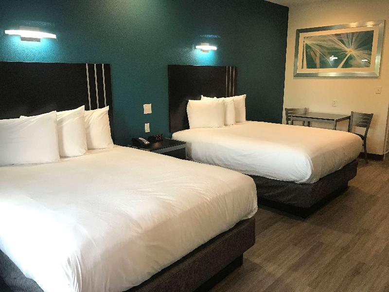 3 Double Beds Smoking