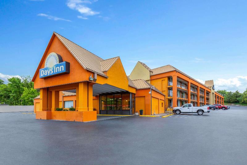 Days Inn By Wyndham Knoxville East image