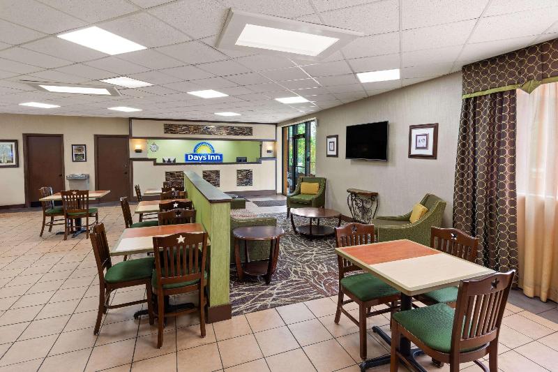 Days Inn By Wyndham Knoxville East image