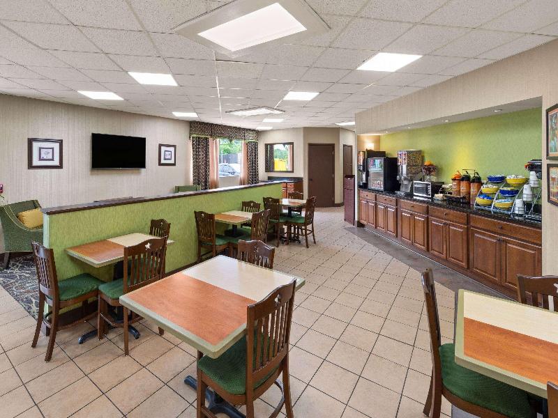 Days Inn By Wyndham Knoxville East image