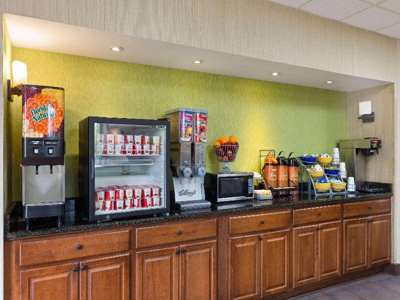 Days Inn By Wyndham Knoxville East image