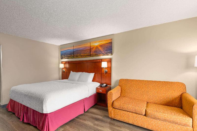 Days Inn By Wyndham Knoxville East image