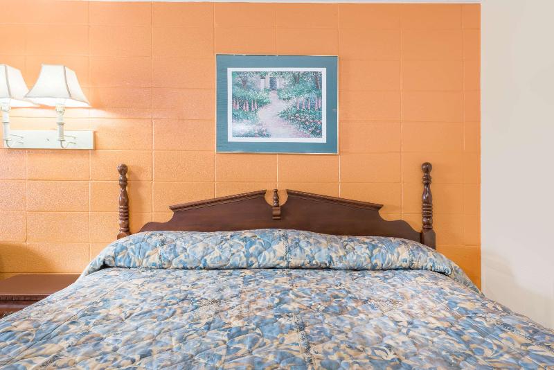 Knights Inn Mifflintown image