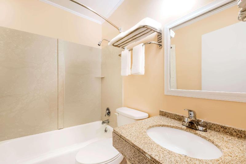 Knights Inn Mifflintown image