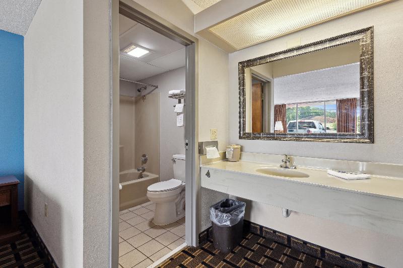 Relax inn by OYO Greeneville Near Hwy US-321 image