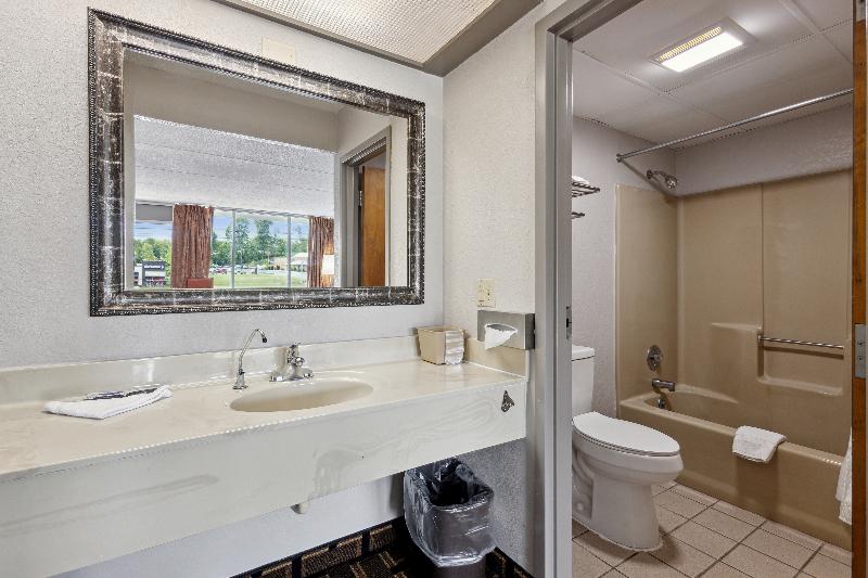 Relax inn by OYO Greeneville Near Hwy US-321 image