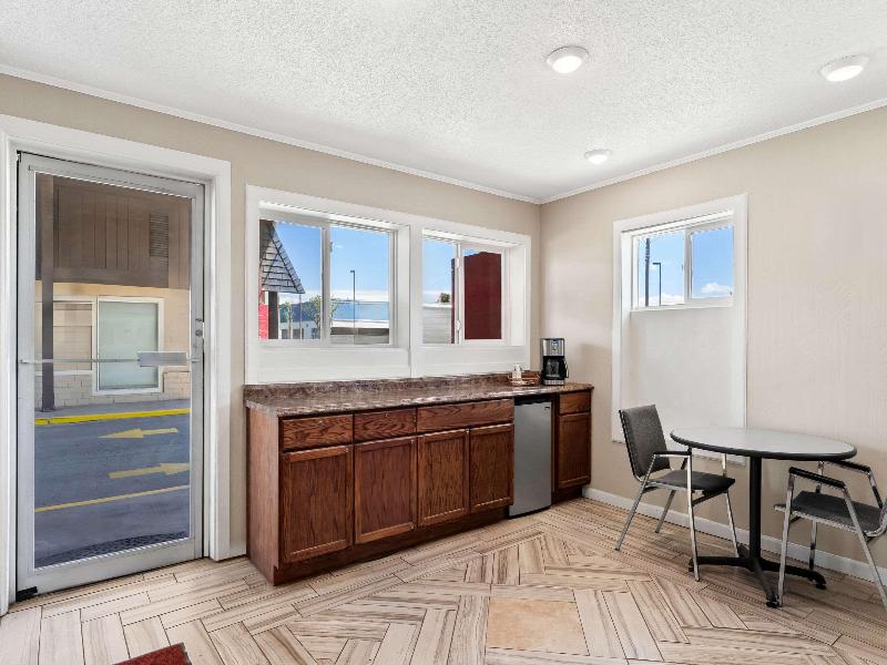Rodeway Inn Hermiston - Umatilla image 4