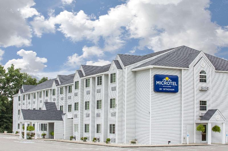 Microtel Inn & Suites By Wyndham Gassaway/Sutton image