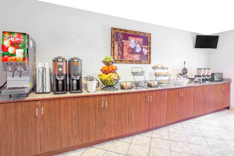 Microtel Inn & Suites By Wyndham Gassaway/Sutton image