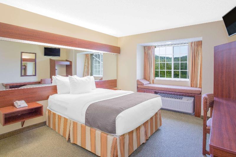 Microtel Inn & Suites By Wyndham Gassaway/Sutton image