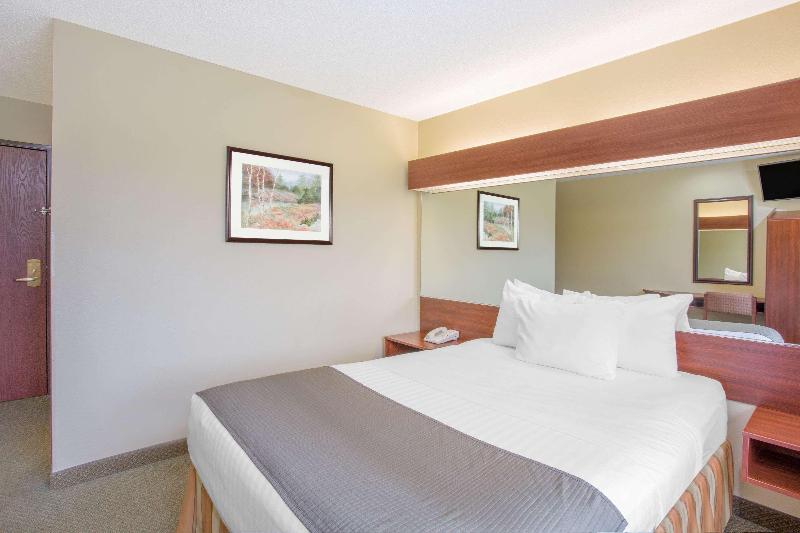 Microtel Inn & Suites By Wyndham Gassaway/Sutton image