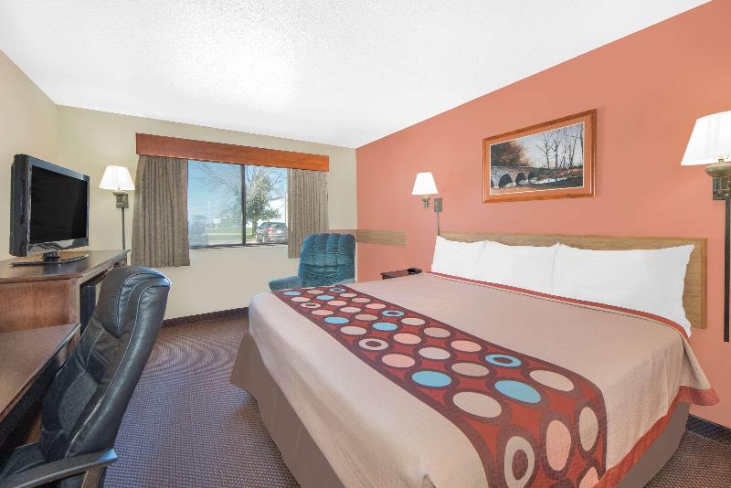 Super 8 By Wyndham Ottumwa image