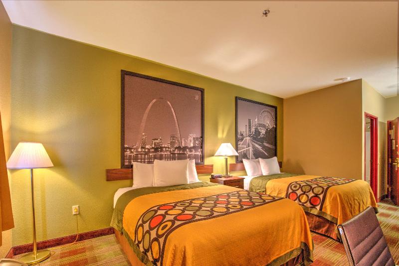 Super 8 by Wyndham Waterloo image