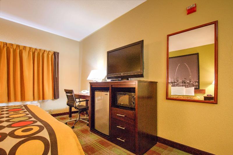 Super 8 by Wyndham Waterloo image