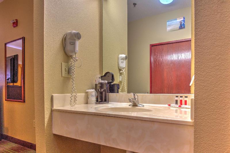 Super 8 by Wyndham Waterloo image
