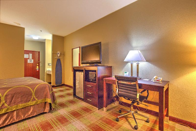 Super 8 by Wyndham Waterloo image