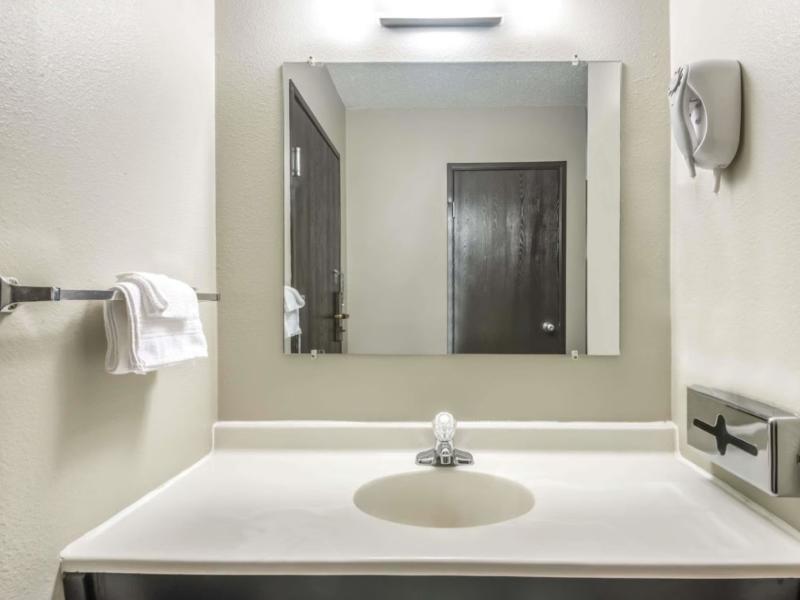 Super 8 by Wyndham Kimball image