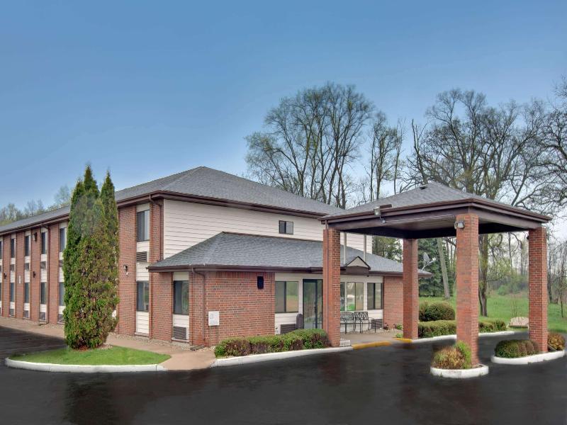 Baymont Inn Suites By Wyndham Richmond image