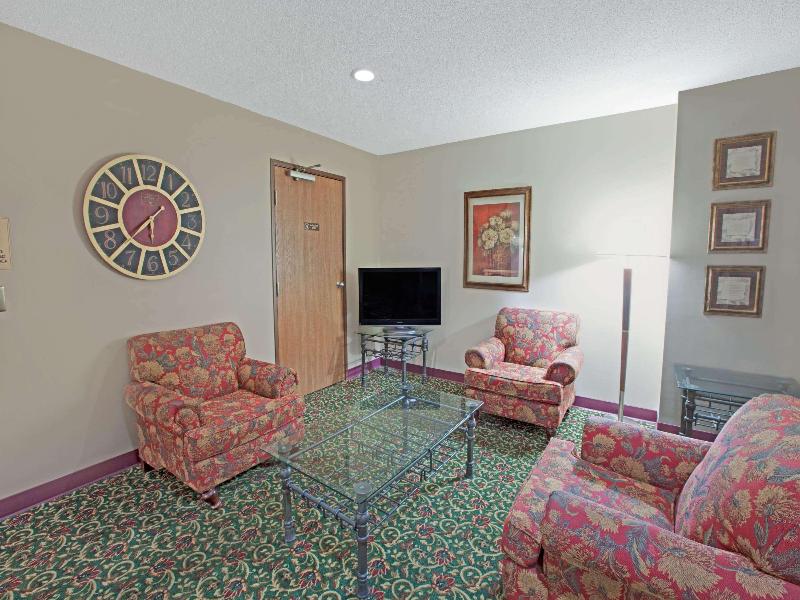 Baymont Inn Suites By Wyndham Richmond image