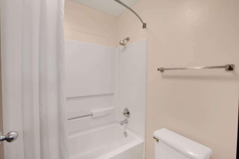 Baymont Inn Suites By Wyndham Richmond image
