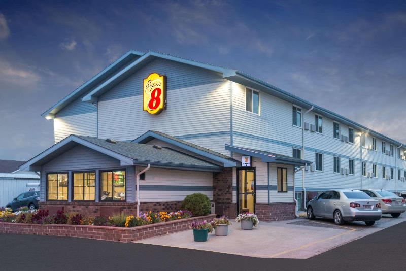 Super 8 by Wyndham Pierre SD image