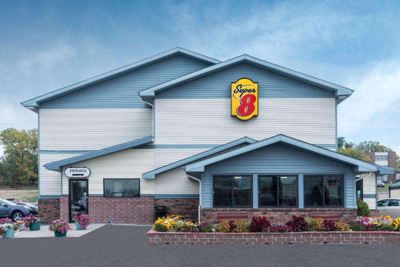 Super 8 by Wyndham Pierre SD image