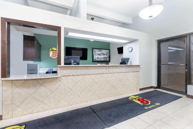 Super 8 by Wyndham Pierre SD image 9