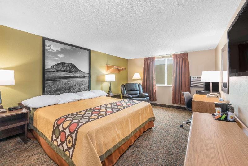 Super 8 by Wyndham Pierre SD image