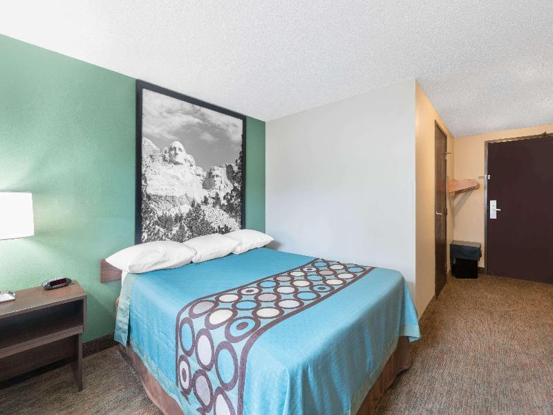 Super 8 by Wyndham Pierre SD image