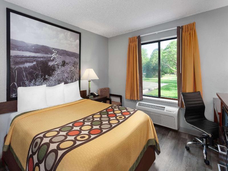 Super 8 by Wyndham Sun Prairie/Madison E image