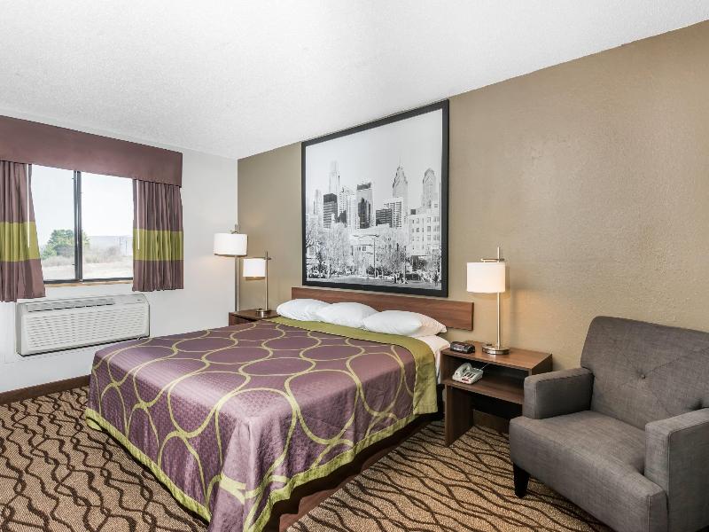 Super 8 by Wyndham Bedford image