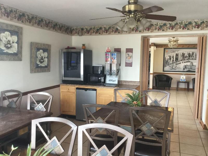 Super 8 by Wyndham New Castle image
