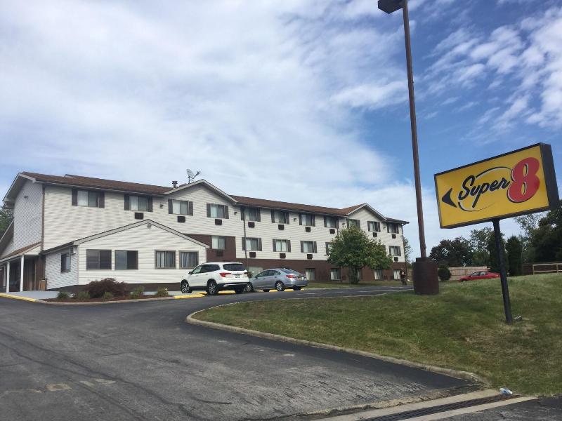 Super 8 by Wyndham New Castle image