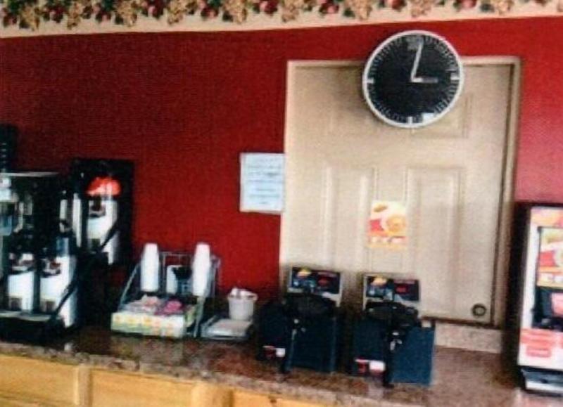 Super 8 by Wyndham New Castle image