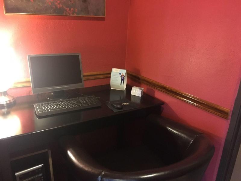 Super 8 by Wyndham New Castle image