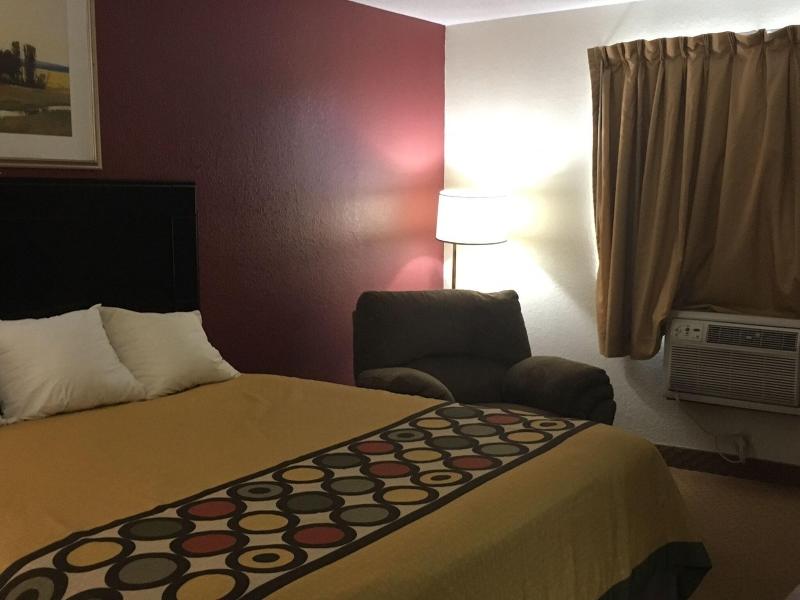 Super 8 by Wyndham New Castle image