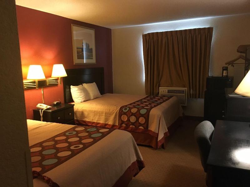 Super 8 by Wyndham New Castle image