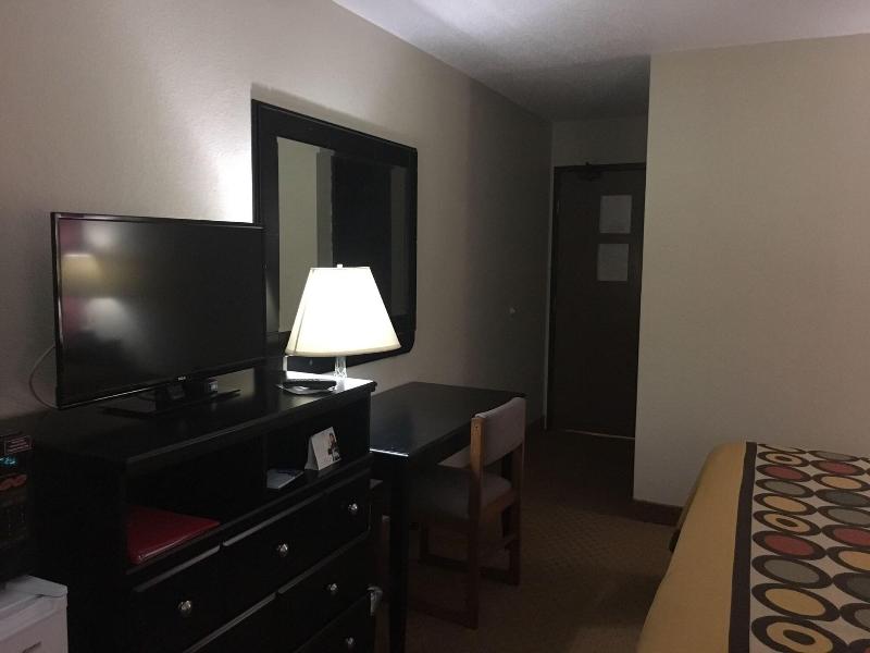 Super 8 by Wyndham New Castle image