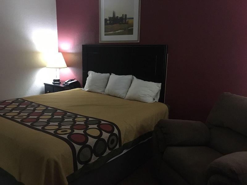 Super 8 by Wyndham New Castle image