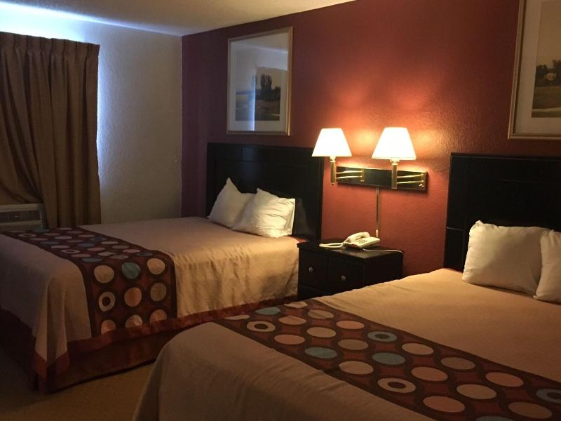 Super 8 by Wyndham New Castle image