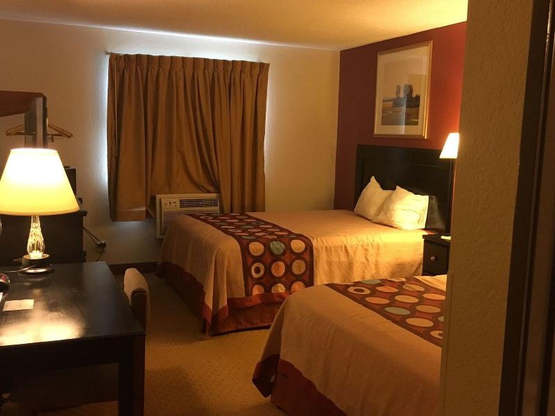 Super 8 by Wyndham New Castle image