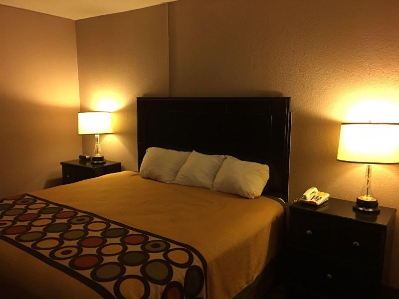 Super 8 by Wyndham New Castle image