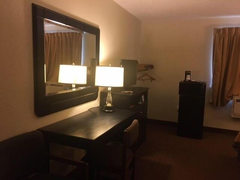 Super 8 by Wyndham New Castle image