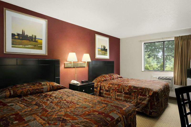 Super 8 by Wyndham New Castle image