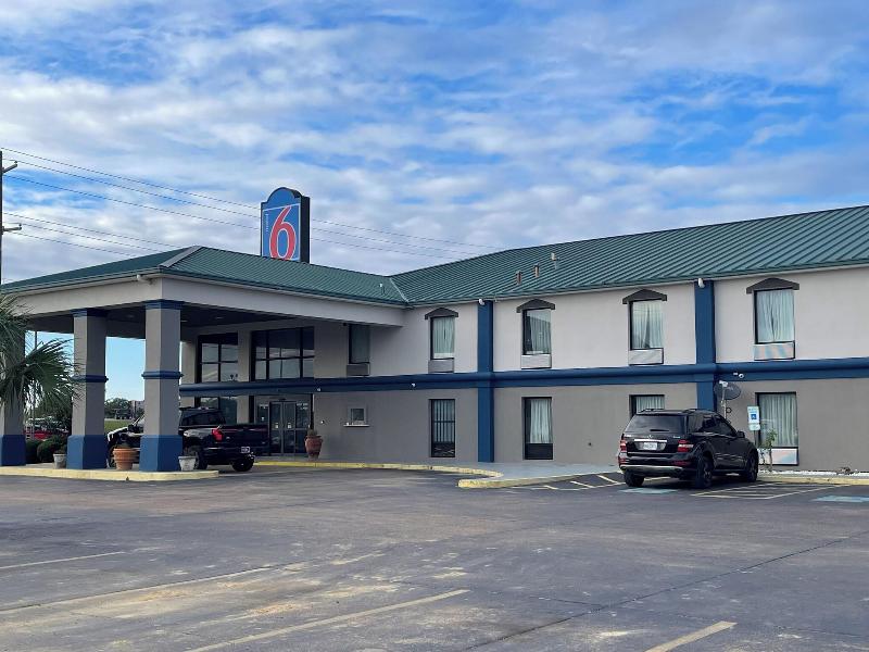 Motel 6 image
