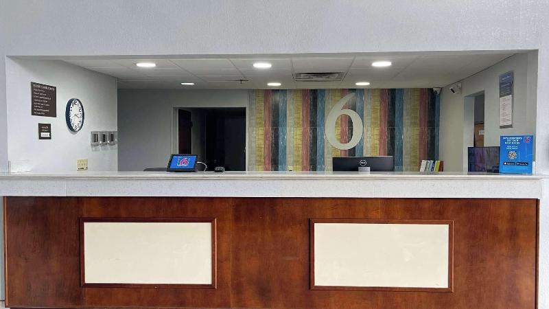 Motel 6 image