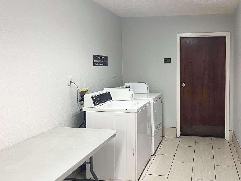 Motel 6 image
