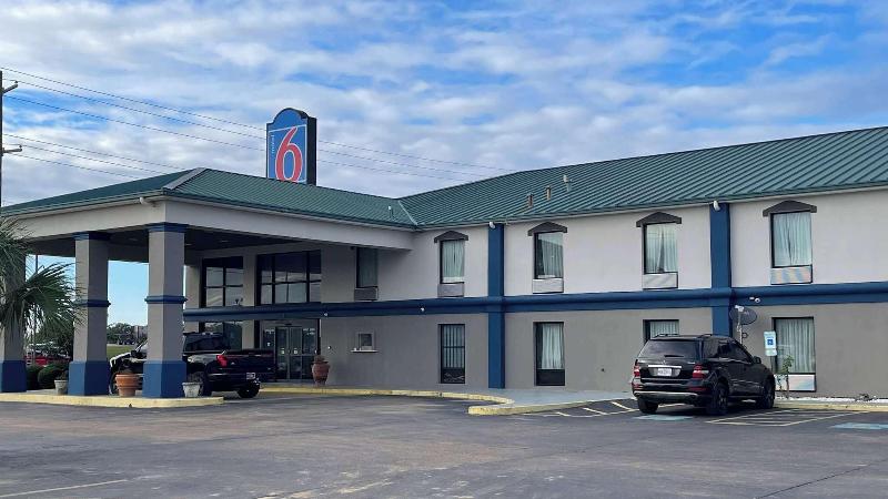 Motel 6 image