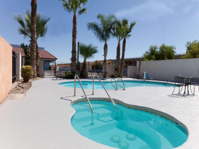 Super 8 by Wyndham Buttonwillow image